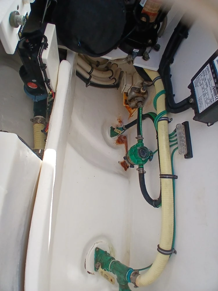 Boat hoses are connected by Marine Kings of Miami with boat maintenance services in Miami, Florida.