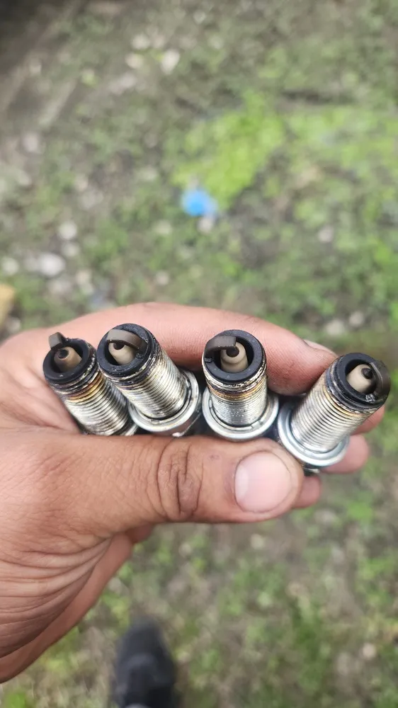 Different screws are used by Marine Kings of Miami during boat repair Miami.