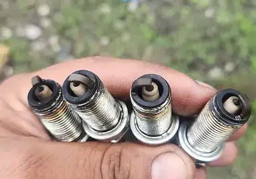 Different screws are used by Marine Kings of Miami during boat repair Miami.