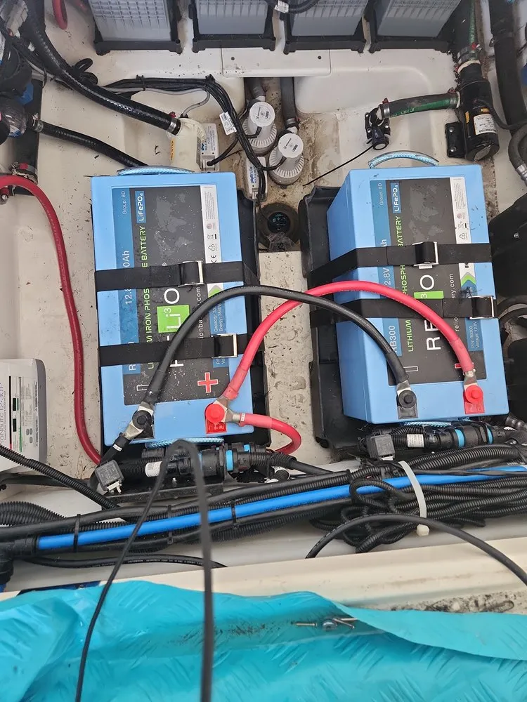 Battery wiring setups are handled by Marine Kings of Miami with marine electrical troubleshooting.