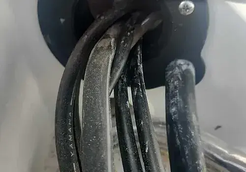 Wiring on a car reflects marine electrical troubleshooting work by Marine Kings of Miami.