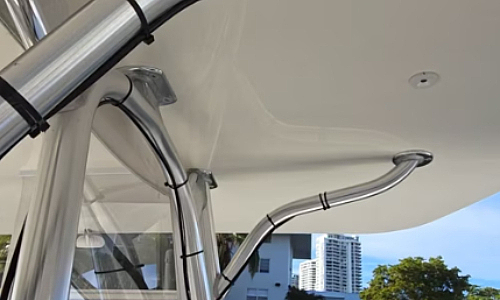  A sailboat on the water reflects boat maintenance services by Marine Kings of Miami in Miami, Florida.