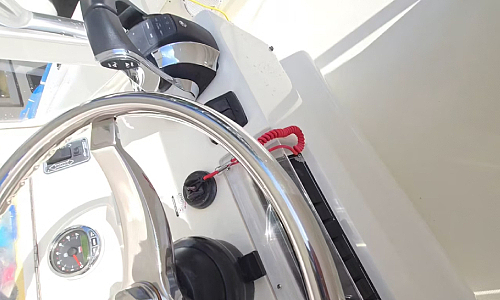  Boat steering components are handled by Marine Kings of Miami with marine electrical troubleshooting.